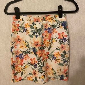 Small tropical floral mini pencil skirt Forever 21